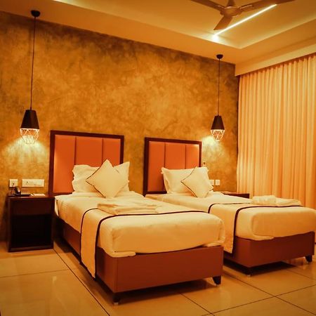 Hotel New York Square Kottayam Εξωτερικό φωτογραφία