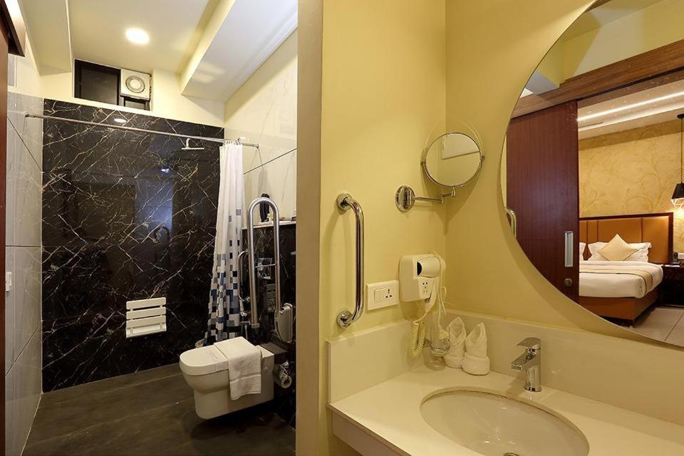 Hotel New York Square Kottayam Εξωτερικό φωτογραφία