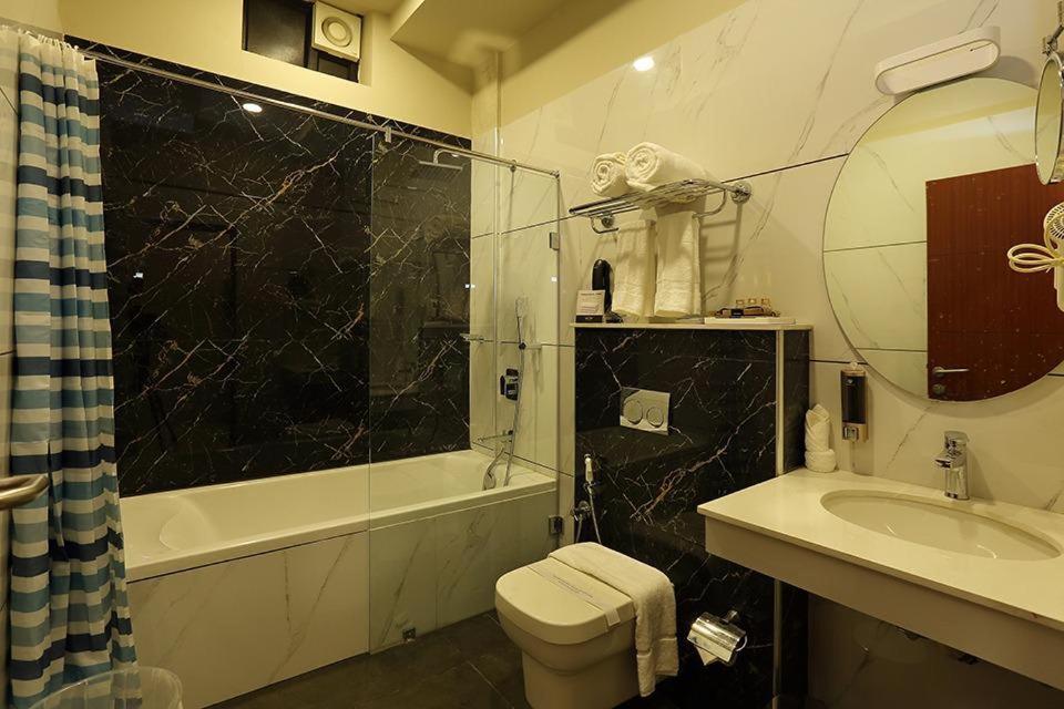 Hotel New York Square Kottayam Εξωτερικό φωτογραφία