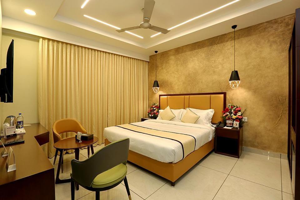 Hotel New York Square Kottayam Εξωτερικό φωτογραφία