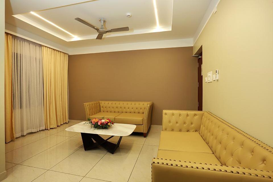 Hotel New York Square Kottayam Εξωτερικό φωτογραφία