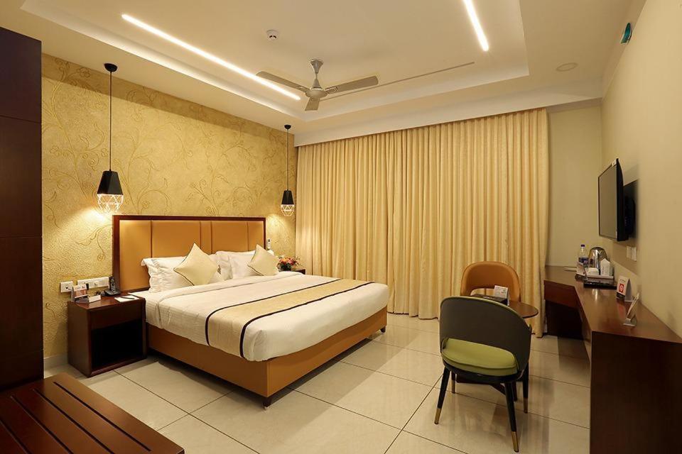 Hotel New York Square Kottayam Εξωτερικό φωτογραφία