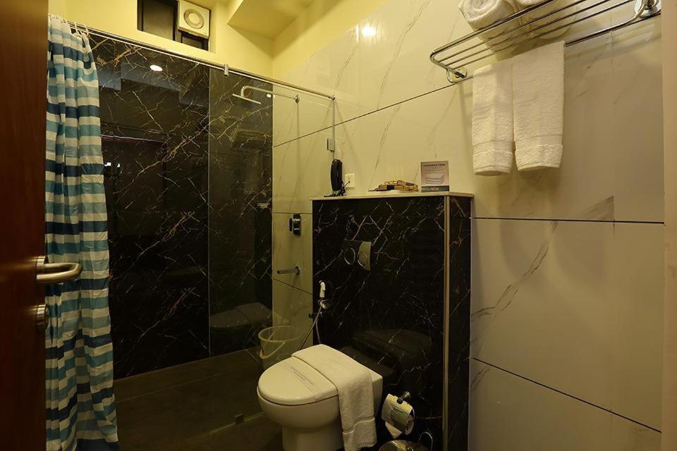 Hotel New York Square Kottayam Εξωτερικό φωτογραφία