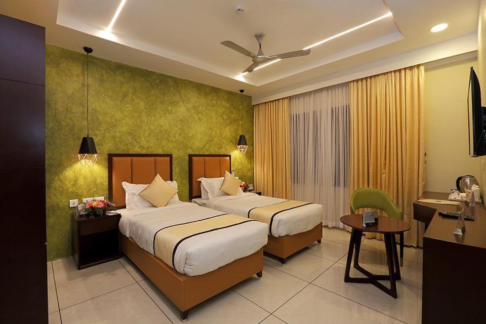 Hotel New York Square Kottayam Εξωτερικό φωτογραφία