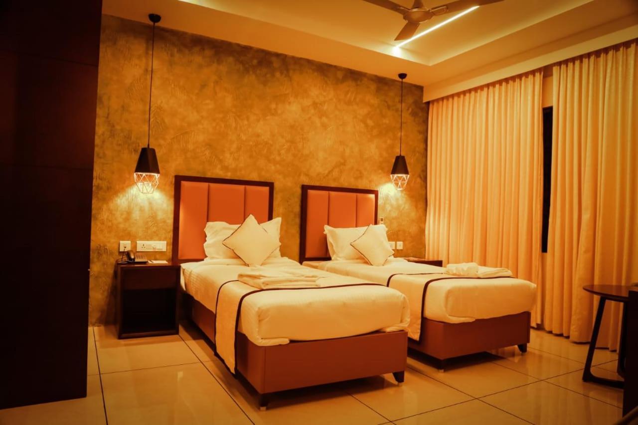Hotel New York Square Kottayam Εξωτερικό φωτογραφία