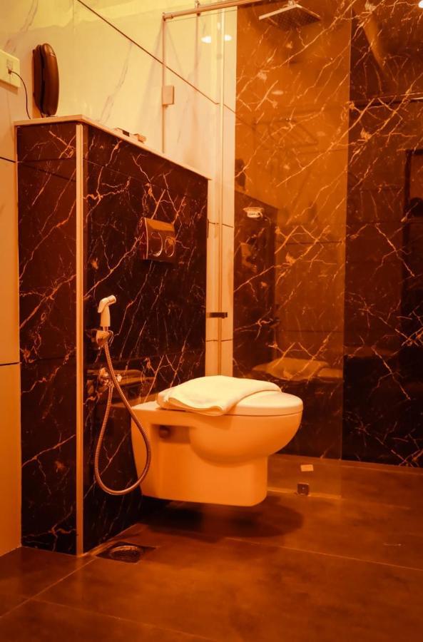 Hotel New York Square Kottayam Εξωτερικό φωτογραφία