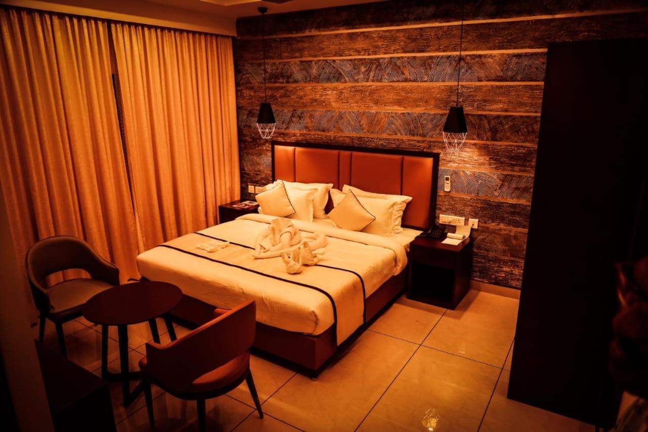 Hotel New York Square Kottayam Εξωτερικό φωτογραφία